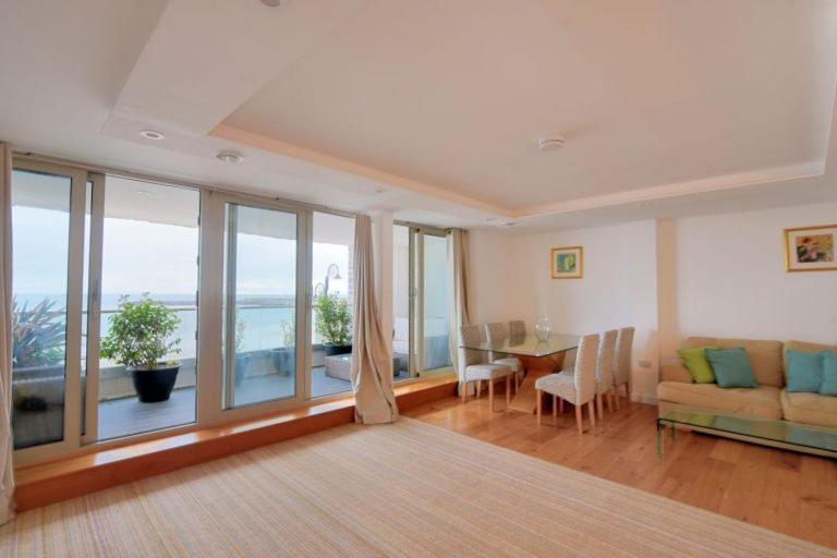 ליים ריג'יס Largigi Offering Two Amazing Panoramic Sea Front Apartments מראה חיצוני תמונה