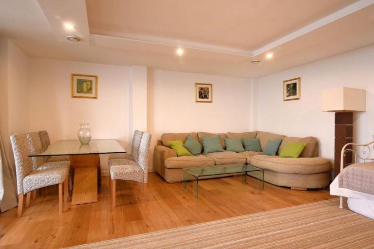 ליים ריג'יס Largigi Offering Two Amazing Panoramic Sea Front Apartments מראה חיצוני תמונה