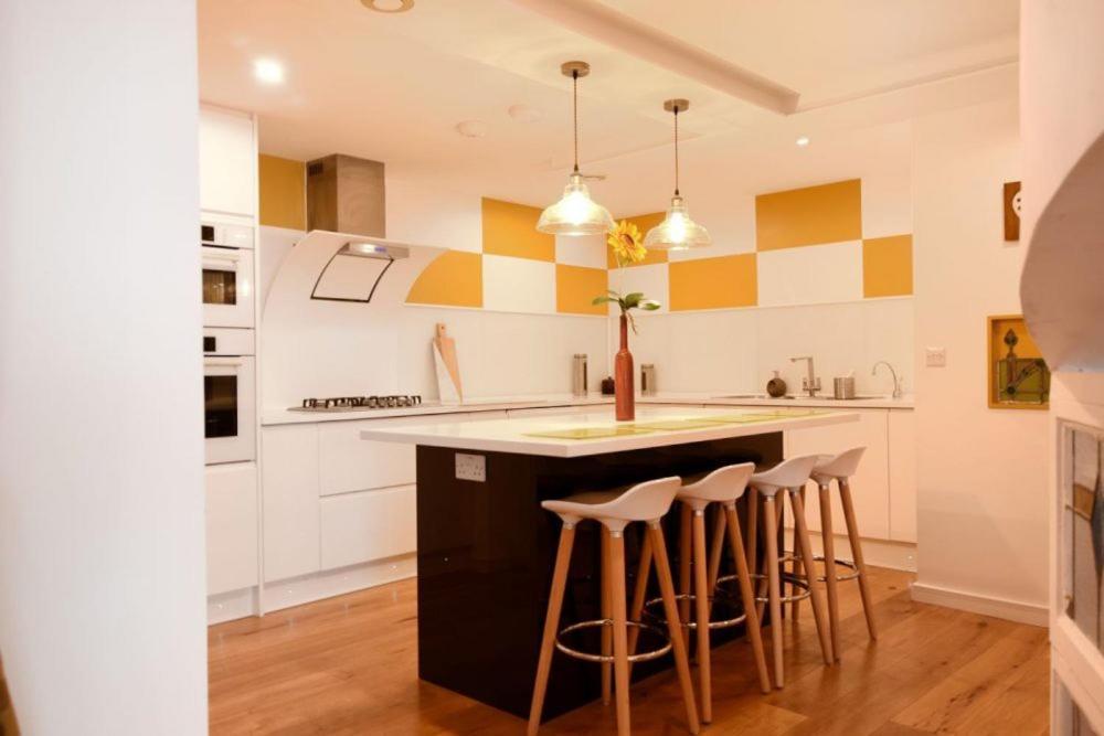 ליים ריג'יס Largigi Offering Two Amazing Panoramic Sea Front Apartments מראה חיצוני תמונה
